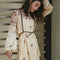 Vestido Slim Escotado con Bordados Elegantes