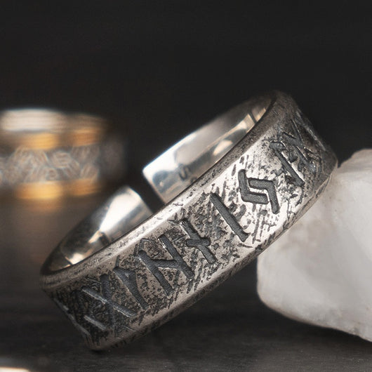 Anillo de Letras Nórdicas Viking