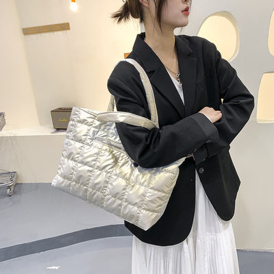 Bolsa de Hombro Cuadrada con Costura a Cuadros en Nylon