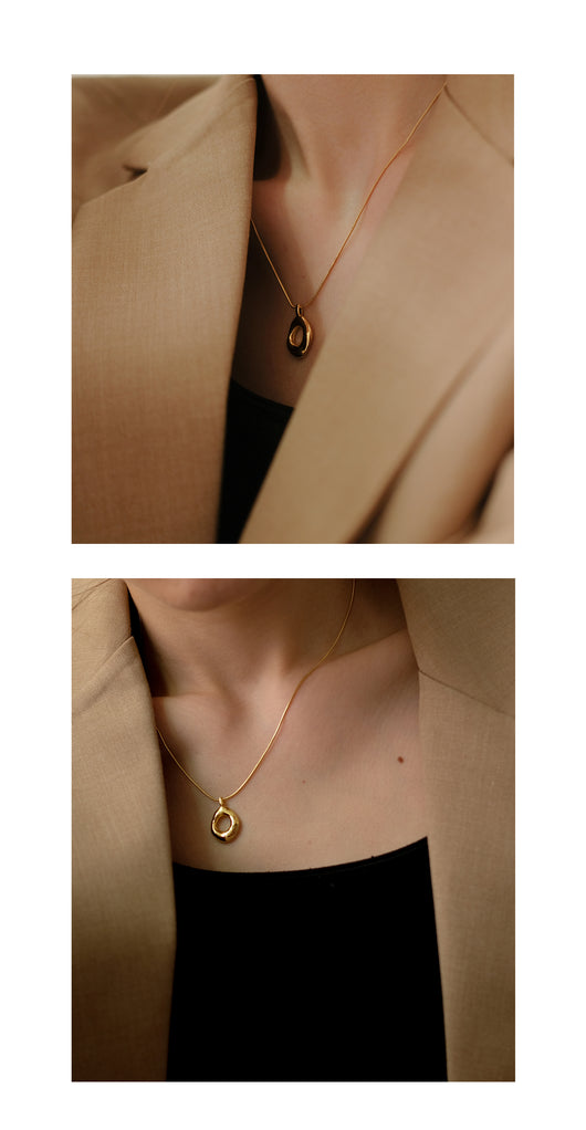 Collar Cadena Hueso de Serpiente Oro con Dije Redondo Irregular para Mujer - Image 12