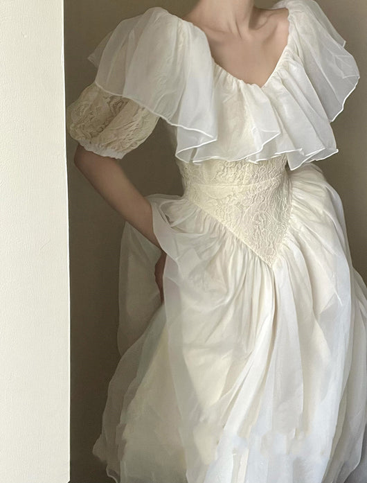 Vestido de Novia Retro Francés con Mangas Globo y Encaje - Image 3
