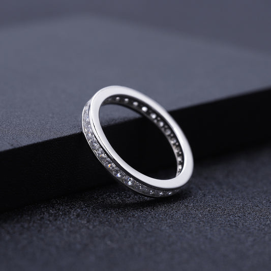 Anillo de Plata 925 con Baño de Oro Blanco y Moissanita en Línea Completa