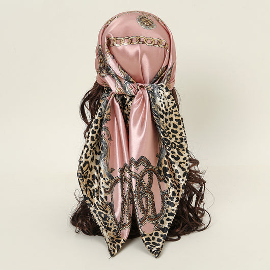 Pañuelo de Satén con Estampado de Leopardo y Cadena Decorativa - Image 20