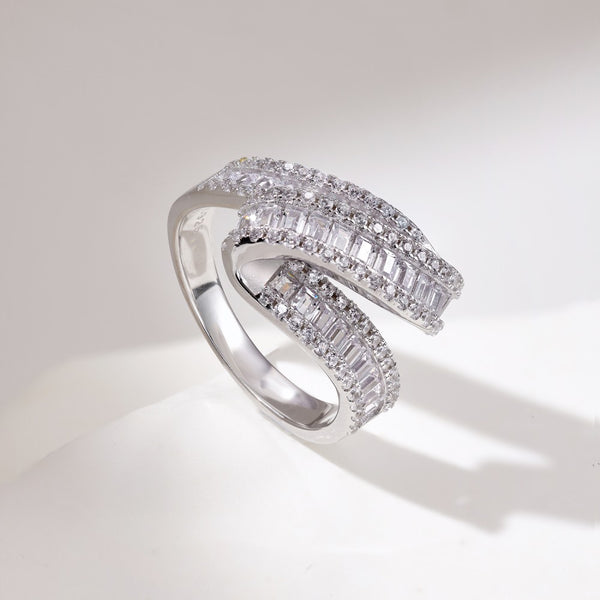 Anillo de Plata Esterlina S925 con Circonitas Incrustadas de Lujo