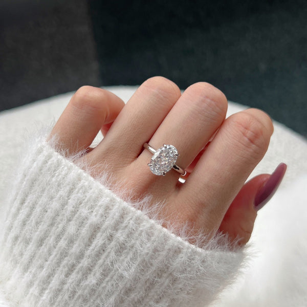 Anillo de Plata con Diamante Ovalado Grande para Mujer