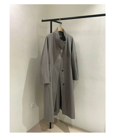 Gabardina Larga de Cuello Alto con Diseño Versátil y Elegancia Contemporánea - Image 27
