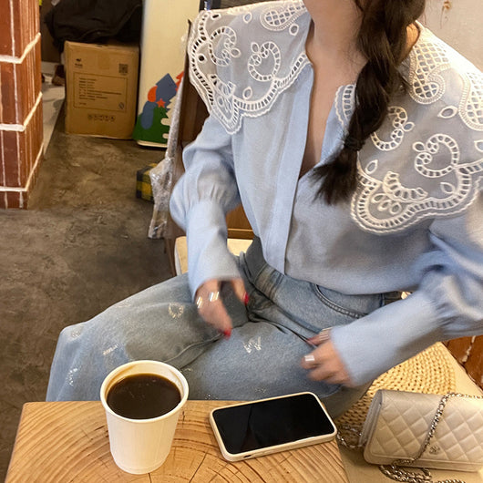 Blusa Retro Francesa con Cuello de Encaje Elegante