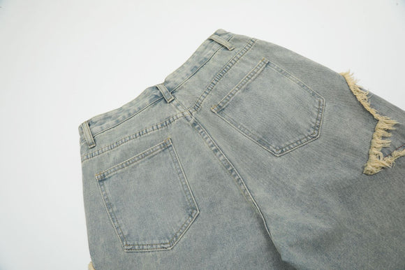 Shorts de Mezclilla Desgastados con Cortes Diseñados