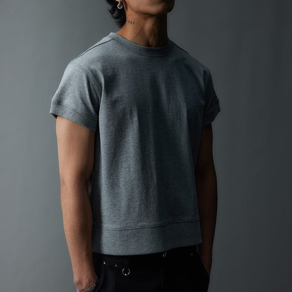 Playera Corta de Cuero con Etiqueta Bicolor y Base Reforzada