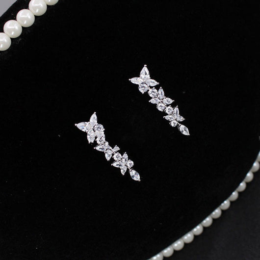 Aretes de Oro Blanco 18k con Moissanita - Fila de Diamantes - Image 3