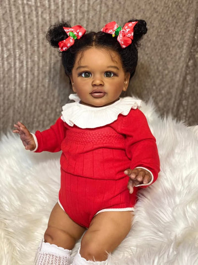 Muñeca Realista de Tez Oscura con Outfit Rojo de Manga Larga - Image 6