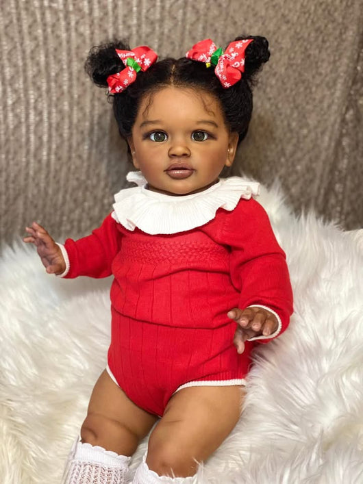 Muñeca Realista de Tez Oscura con Outfit Rojo de Manga Larga - Image 6