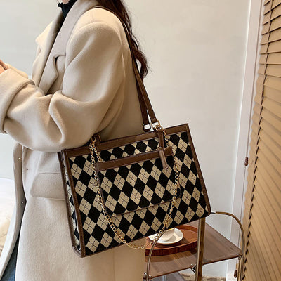 Bolsa Escolar Commuter con Cadena y Diseño Rombo para Mujer - Image 8