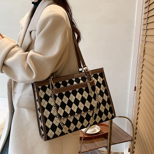 Bolsa Escolar Commuter con Cadena y Diseño Rombo para Mujer - Image 8