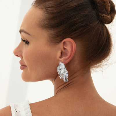Aretes de Flor Plisada en Metal Líquido - Image 33