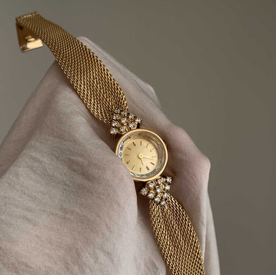 Reloj Retro Dorado con Correa Tejida para Mujer - Diseño Clásico Redondo Pequeño - Image 10