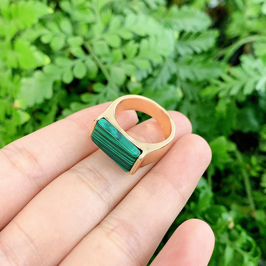 Anillo Rectangular Minimalista de Moda - Image 4