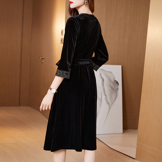 Vestido de Terciopelo Dorado para Otoño e Invierno - Image 17