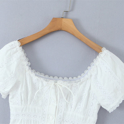 Blusa Elegante de Encaje Francés Confeccionada a Mano con Pliegues y Parches - Image 3