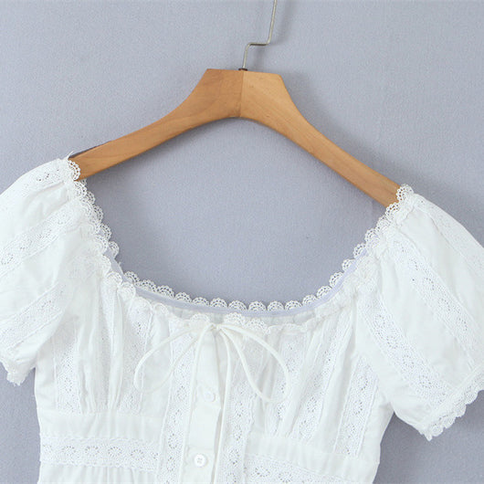 Blusa Elegante de Encaje Francés Confeccionada a Mano con Pliegues y Parches - Image 3