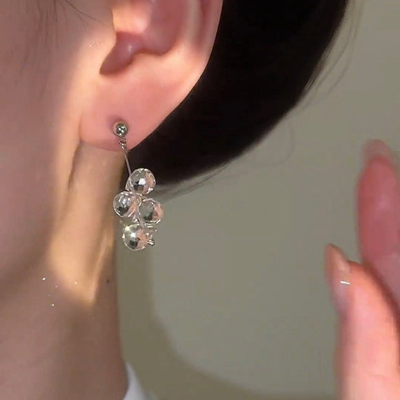 Aretes de Cristal con Borla Plateada - Diseño Minimalista y Elegante