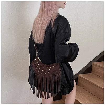 Bolsa Mensajera Retro Casual con Flecos y Remaches de Gran Capacidad - Image 18
