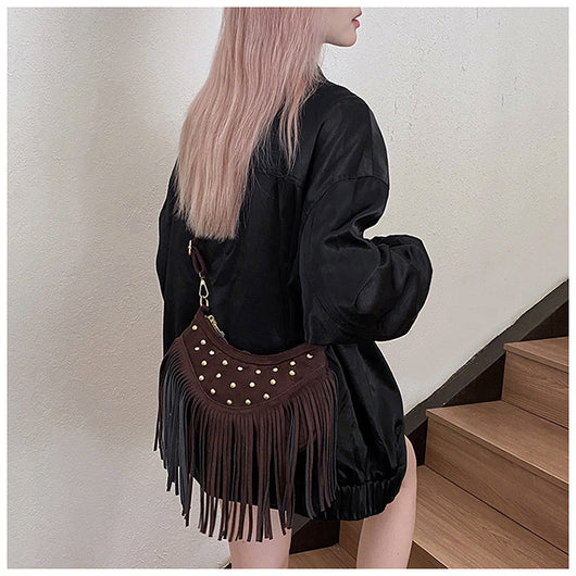 Bolsa Mensajera Retro Casual con Flecos y Remaches de Gran Capacidad - Image 18