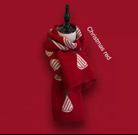Bufanda Navideña de Punto Rojo - Cálida y Versátil para Todos - Image 4
