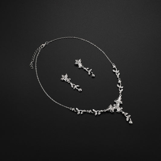 Conjunto de Collar y Aretes de Aleación con Diamantes y Motivo Floral