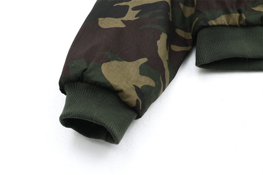 Abrigo Hoodie de Terciopelo con Bordado de Letras y Patrón Camuflaje - Image 19