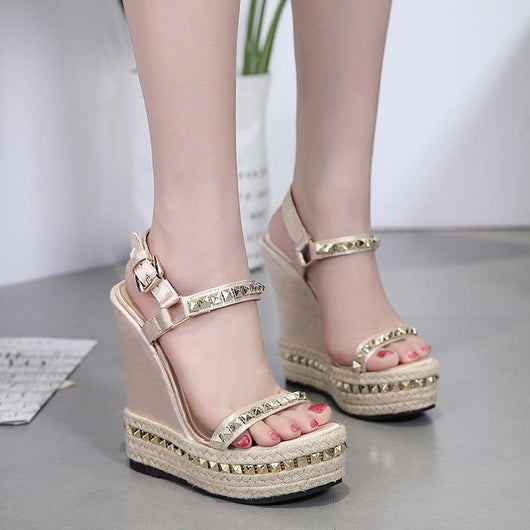 Sandalias Cuña con Remaches - Estilo y Elegancia para Mujer - Image 19