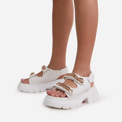 Sandalias Plataforma con Detalles Metálicos - Image 6