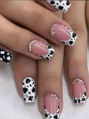 Set de 24 Uñas Postizas con Diseños de Mariposas, Flores y Estampado Vaca con Cristales - Image 28