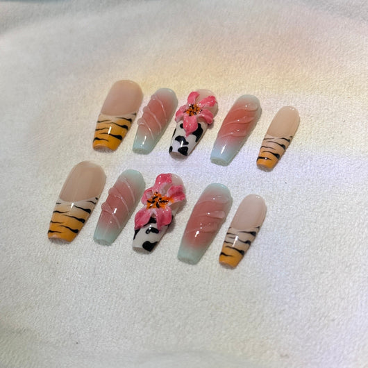 Arte de Uñas Lirio con Patrón Cebra Tallado a Mano - Image 3