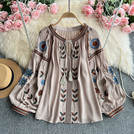 Blusa Elegante con Bordados y Mangas Farol con Cordones - Image 3