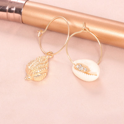 Aretes Bohemios Dorados con Perlas y Borlas de Concha Natural - Image 2