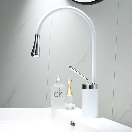 Grifo de Lavabo Giratorio en Cobre Dorado con Diseño Gota de Agua