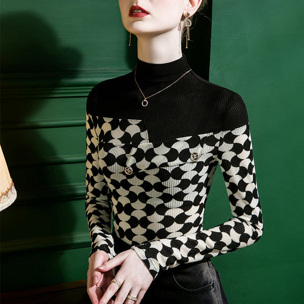 Blusa Estampada Cuello Alto con Costuras Decorativas