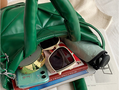 Bolso Mensajero Acolchado de Algodón con Diseño Asimétrico para Mujer - Image 4