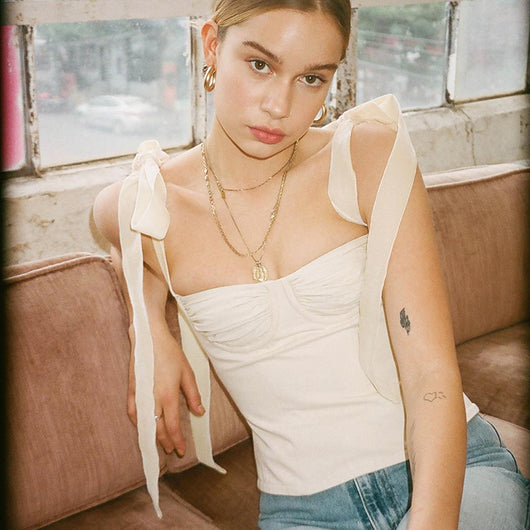Blusa Asimétrica Elegante con Cordones y Tejido Chifón - Image 11