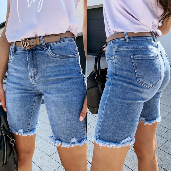 Shorts de Mezclilla para Mujer con Roturas y Botones Metálicos Desgastados