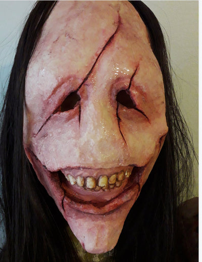 Máscara de Demonio con Cabello Largo y Dientes Aterradores - Image 2