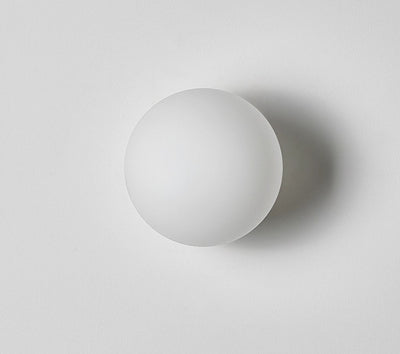 Lámpara de Pared Minimalista con Esfera de Vidrio para Sala de Estar - Image 4