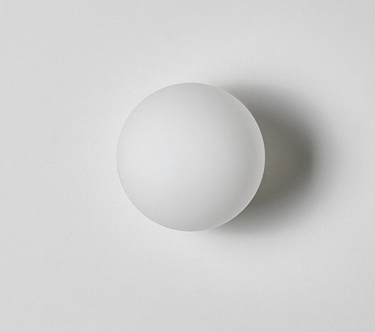 Lámpara de Pared Minimalista con Esfera de Vidrio para Sala de Estar - Image 4