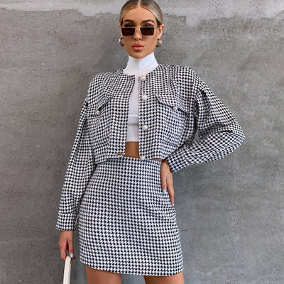 Traje Ejecutivo Ajustado de Dos Piezas - Chaqueta y Top Ceñido Sexy
