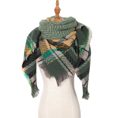 Chal Triangular Escocés para Otoño e Invierno - Amplio y Versátil - Image 48