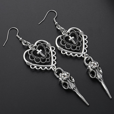 Aretes Góticos con Cráneo de Pájaro y Pentagrama - Image 4