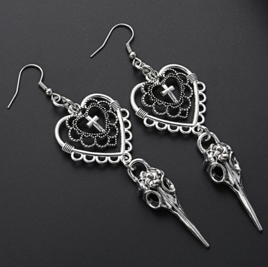 Aretes Góticos con Cráneo de Pájaro y Pentagrama - Image 4