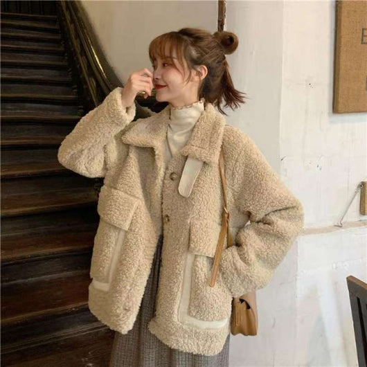 Chaqueta Versátil de Borrego y Piel para Mujer - Image 13