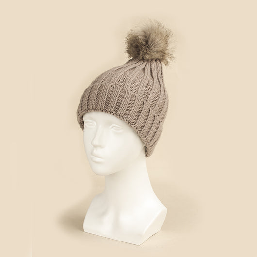 Gorro de Lana Azul Klein con Pompón de Pelaje - Diseño Tejido Elegante - Image 5
